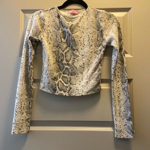 Snakeskin animal print cropped fuzzy sweater Skull house designs small